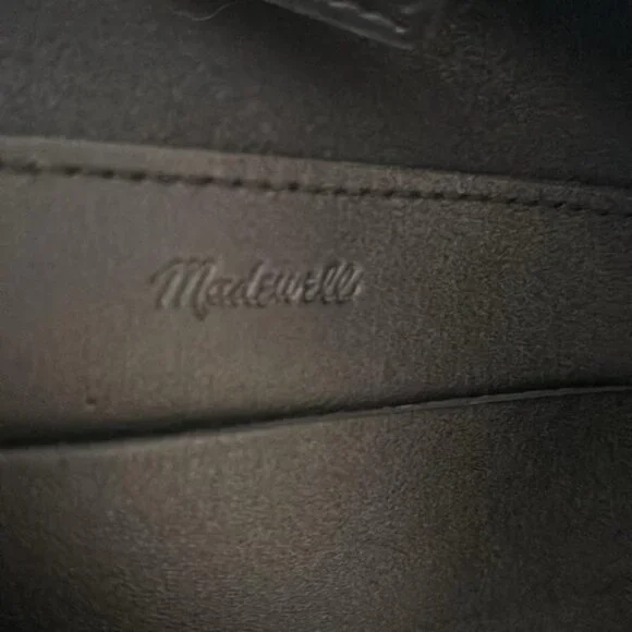 Brand New Madewell Leather Essential Bucket Tote with tag original price $178